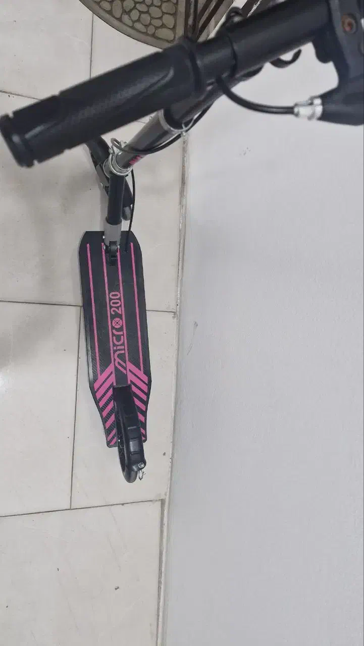 اسکوتر  حرفه ایی|دوچرخه، اسکیت، اسکوتر|نور, |دیوار