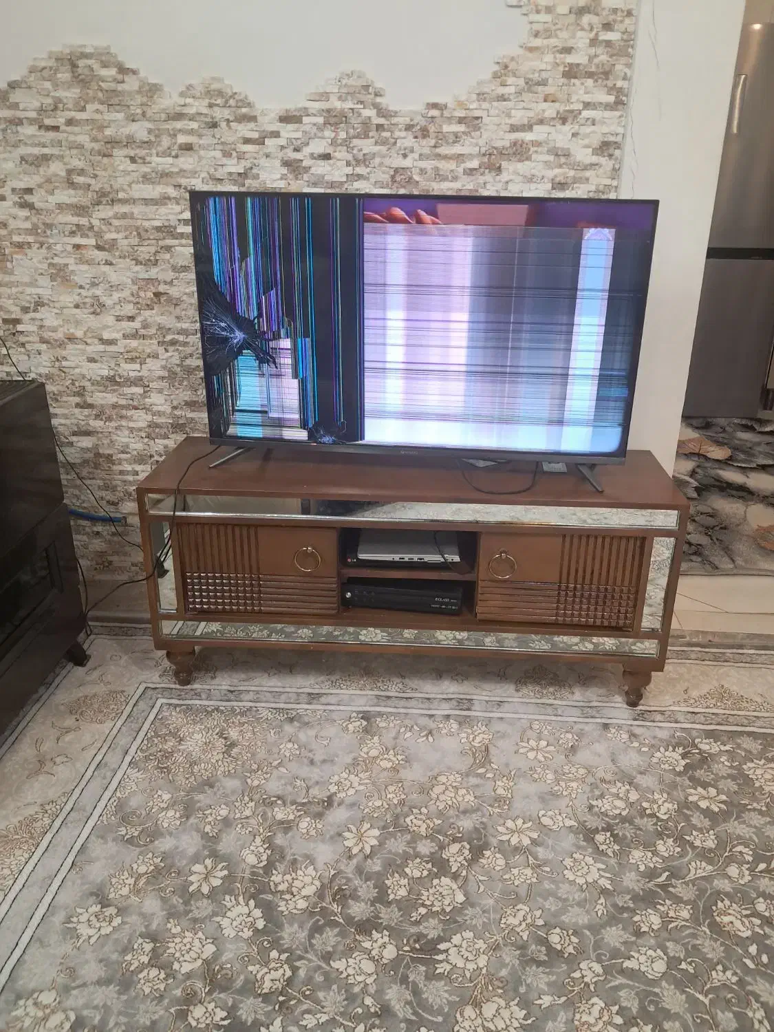 تلویزیون ال ای دی شکسته ۴۳ اینچ|تلویزیون و پروژکتور|تهران, قیام|دیوار