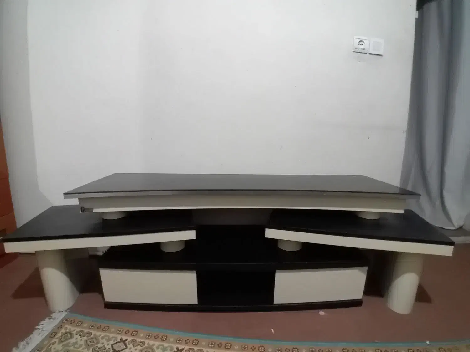 میز تلویزیون با طراحی منحنی و صاف (دو طرفه)|میز تلویزیون|تهران, فدک|دیوار