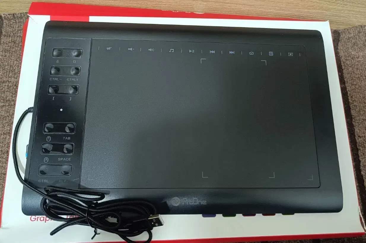 تبلت گرافیکی پرووان به همراه قلم نوری|قطعات و لوازم جانبی رایانه|اصفهان, خوراسگان|دیوار