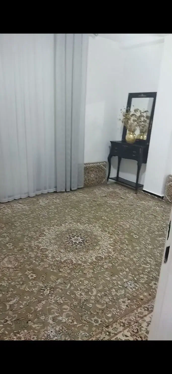 فرش 12متری و شش عداد پشتی|فرش|کامیاران, |دیوار