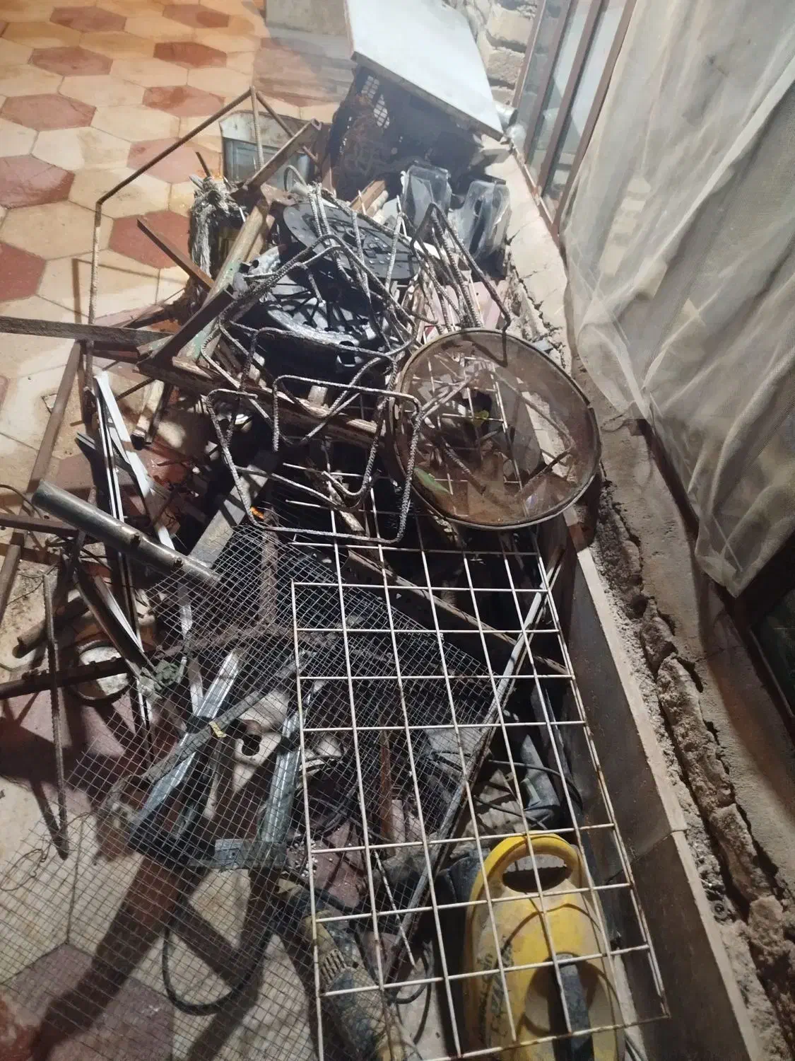 آهن دست دو|مصالح و تجهیزات ساختمان|شیراز, شهرک مطهری|دیوار