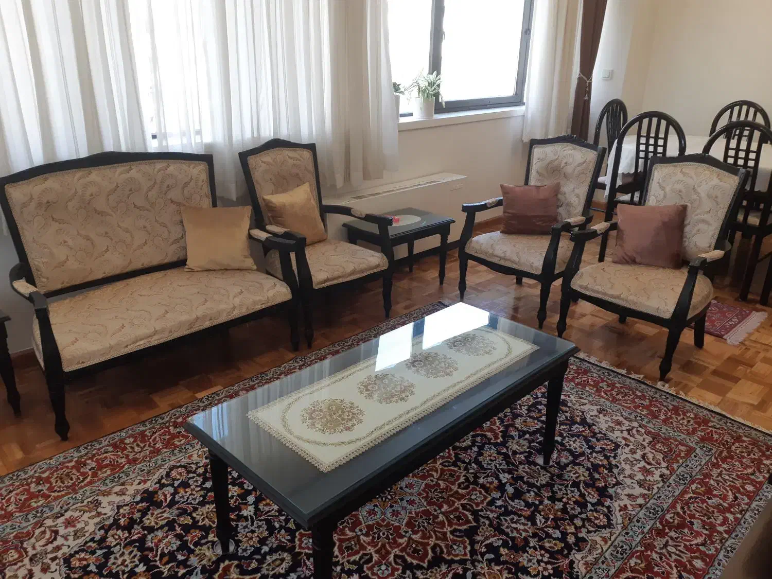 مبلمان ۸ نفره کلاسیک با میز وسط و عسلی|مبلمان خانگی و میز عسلی|تهران, اکباتان|دیوار