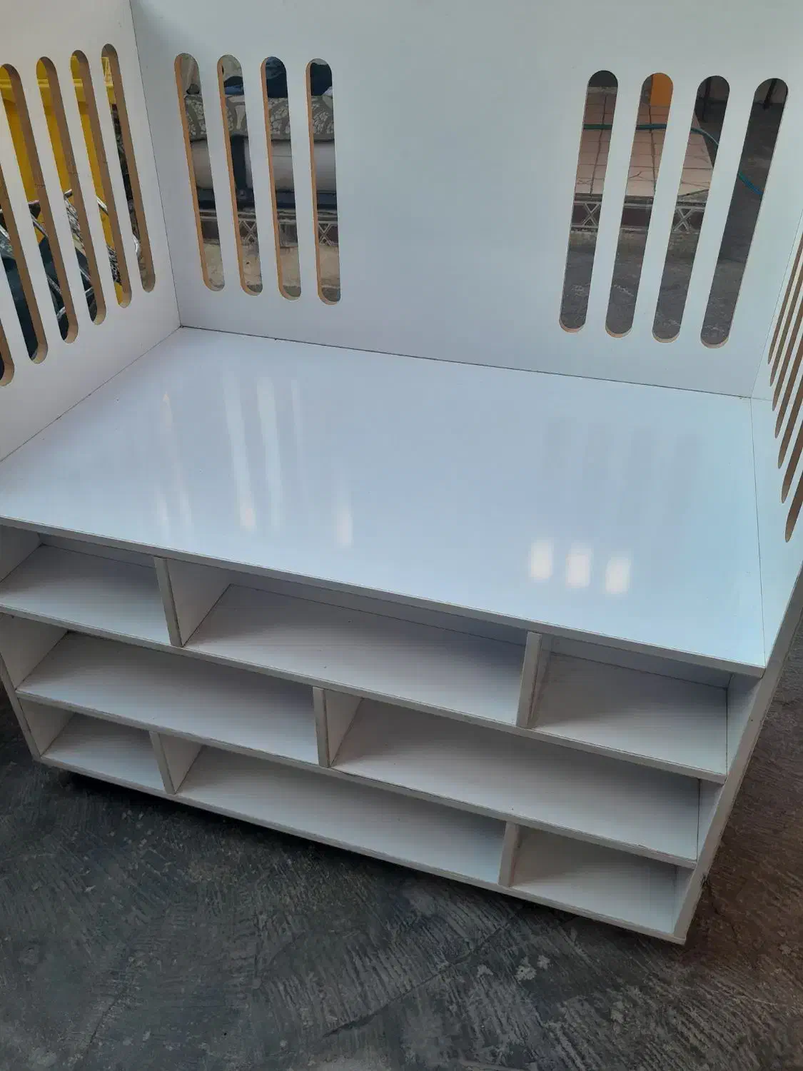 تخت کودک|تخت و صندلی بچه|لالی, |دیوار