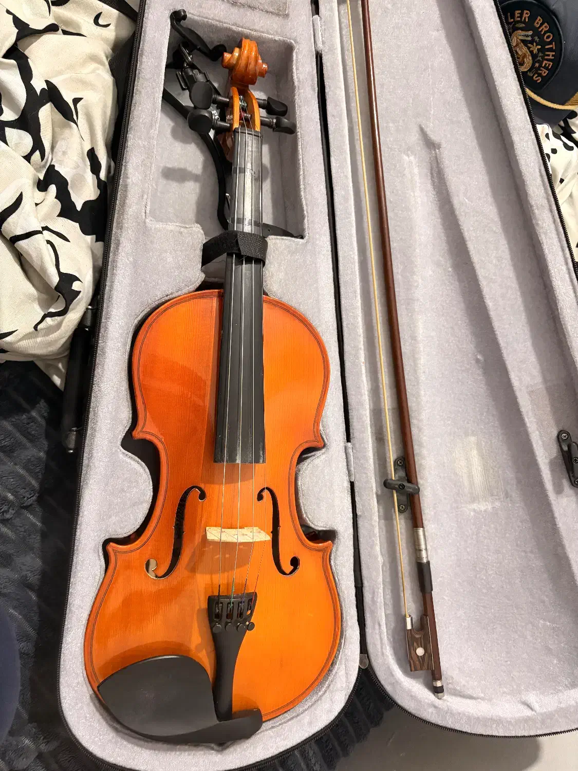 ویالن ۴/۴ سالم و نو|ویولن|گرگان, |دیوار