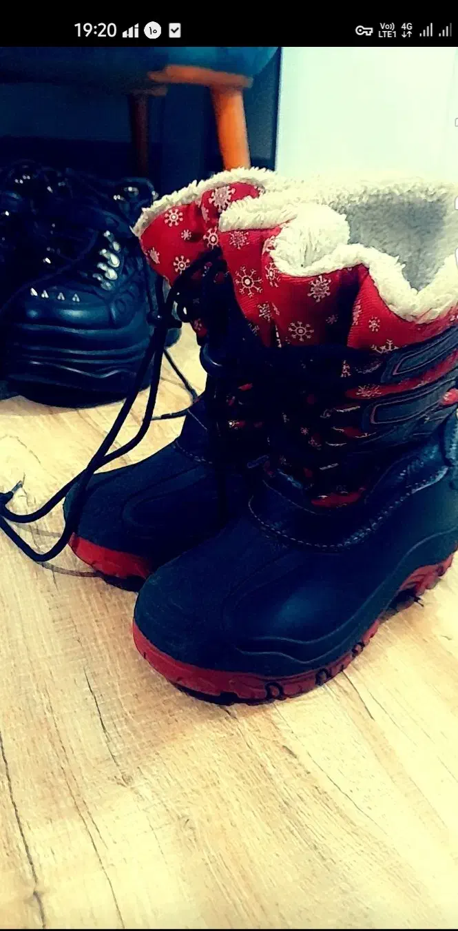 پوتین اسپورت بچگانه خارجی سایز ۲۷|کفش و لباس بچه|میاندوآب, |دیوار