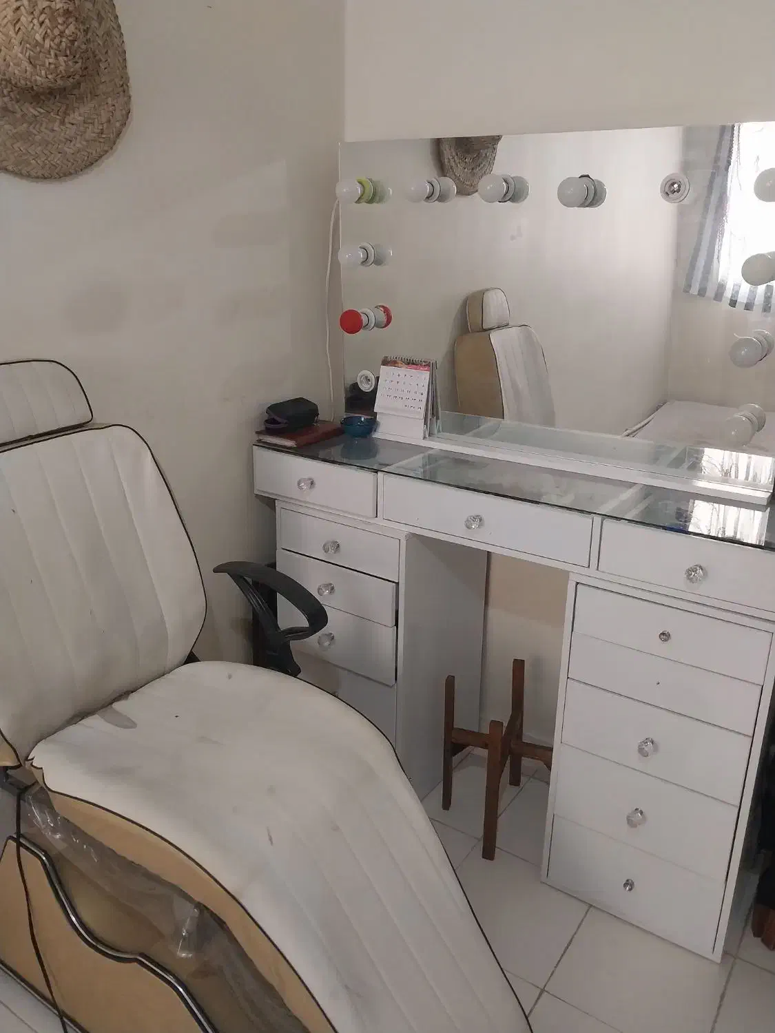 اینه و کنسول|بوفه، ویترین، کنسول|هشتگرد, هشتگرد قدیم|دیوار