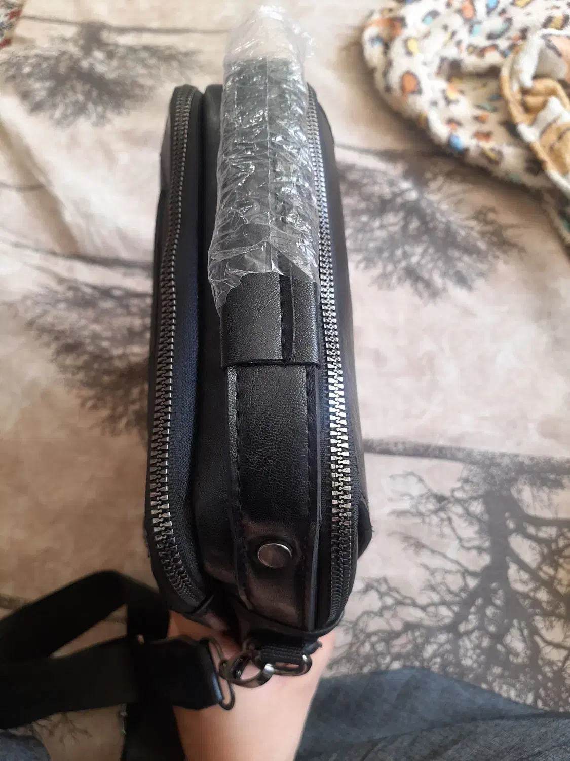 کیف|کیف، کفش، کمربند|نجفآباد, باغ ملی|دیوار