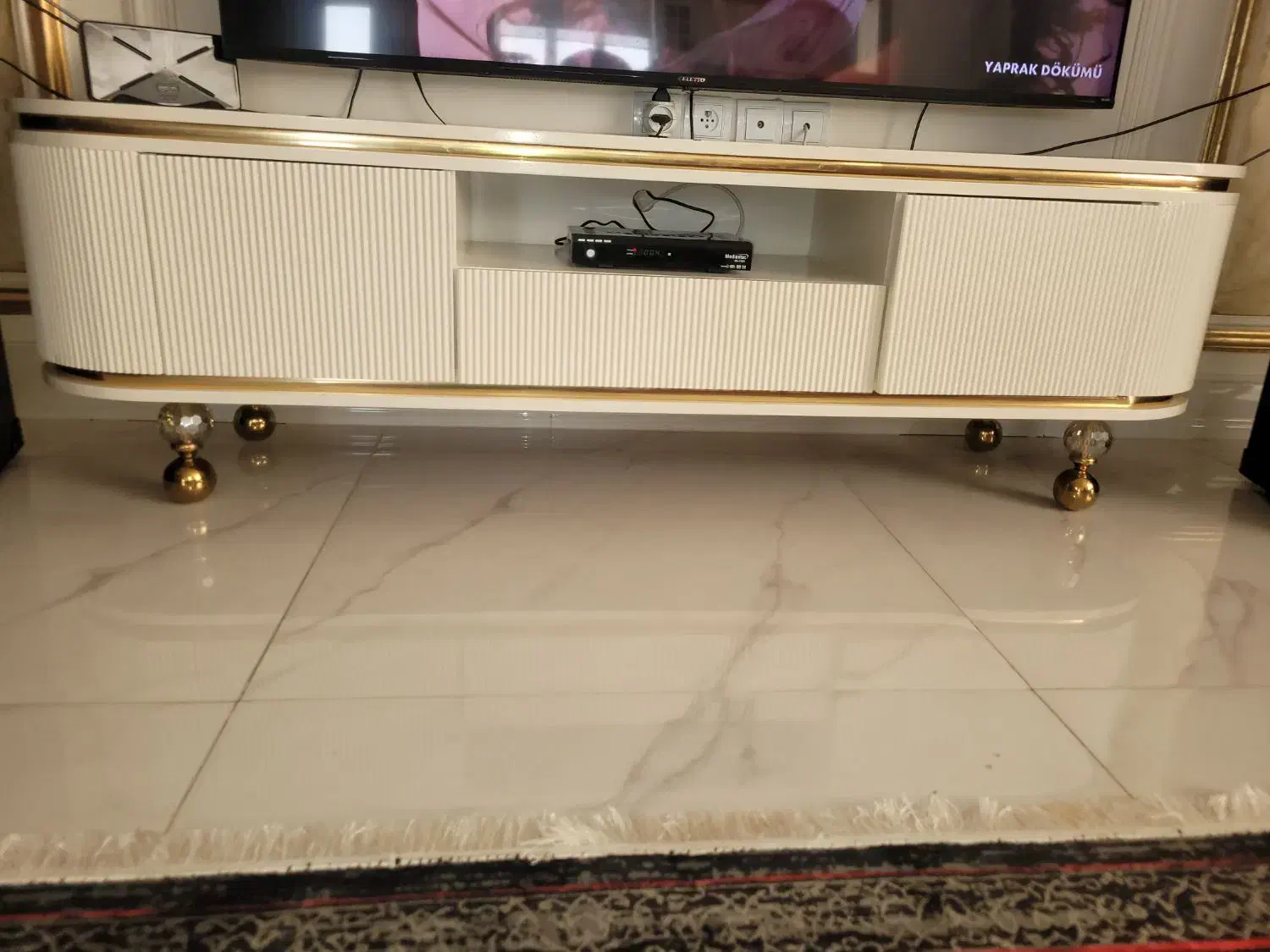 میز تلویزیون زیبا شیک تمیز|میز تلویزیون|پاکدشت, کبودگنبد|دیوار