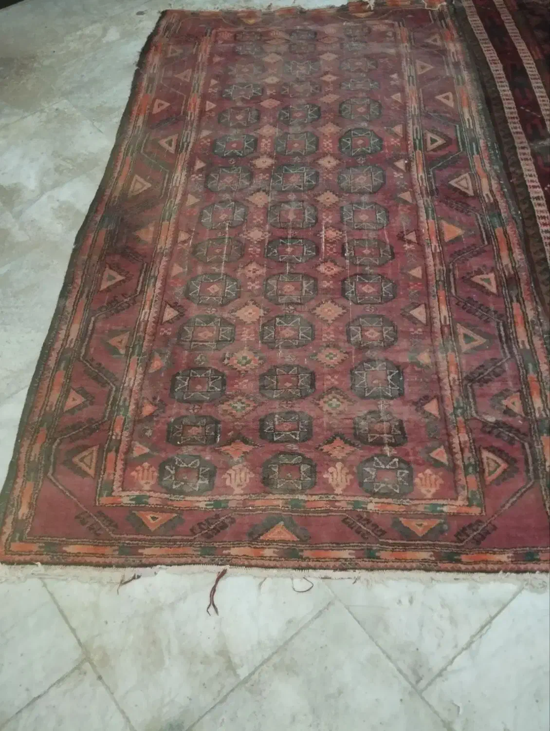 دو تا فرش یکی نیاز به درست کردن داره|فرش|زاهدان, |دیوار