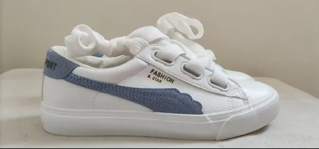 کتونی  چرم سایز ۳۷  ، وارداتی آکبند|کیف، کفش، کمربند|پردیس, فاز ۱۱|دیوار