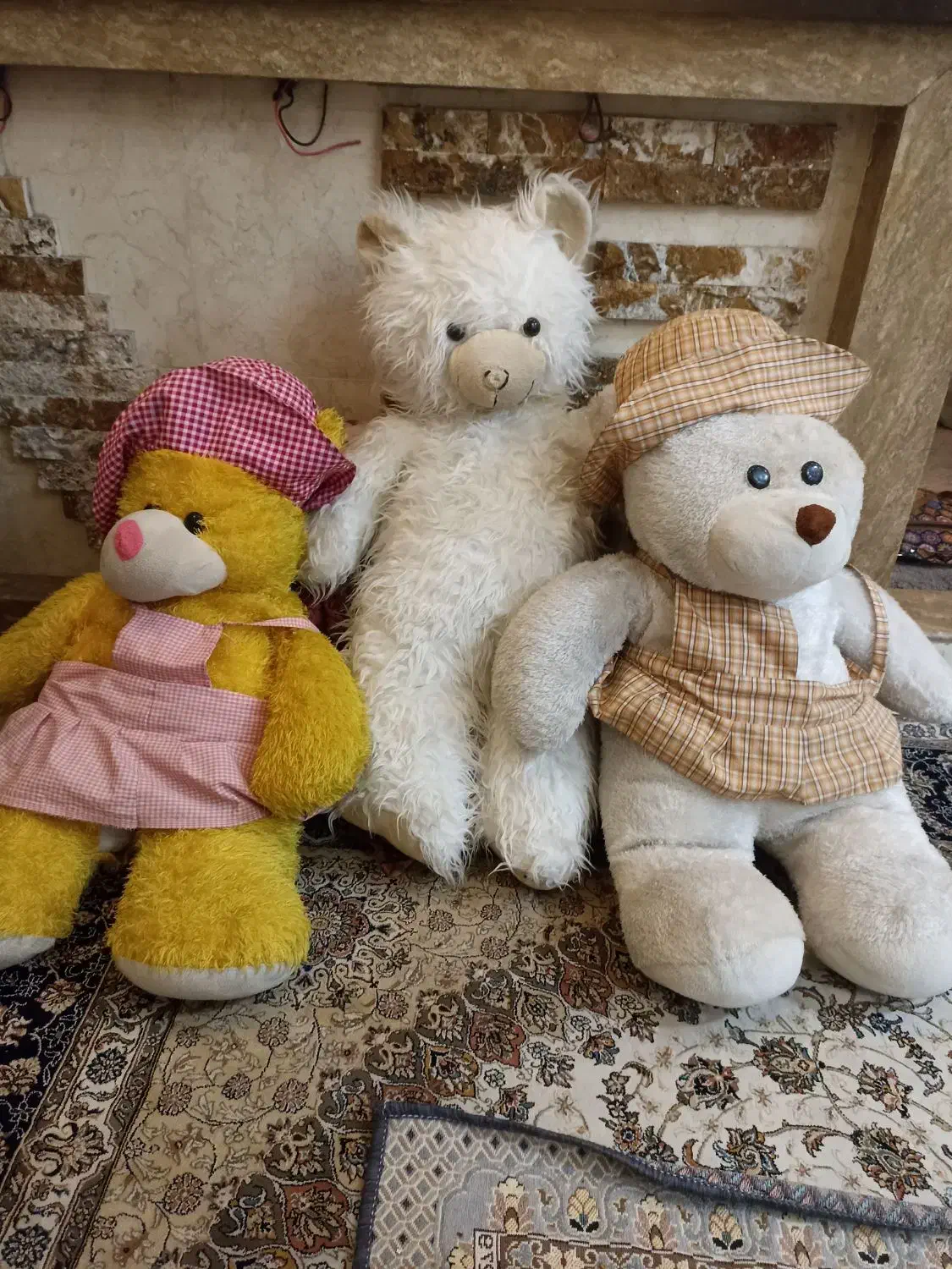 عروسک خرسی|اسباب‌بازی بچه|قم, نیروگاه|دیوار