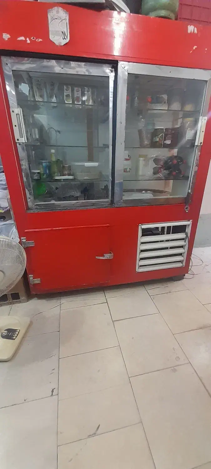 یخچال مغازه دودرب شیشه خم سالم در حال کار|فروشگاه و مغازه|مشهد, شهید قربانی|دیوار