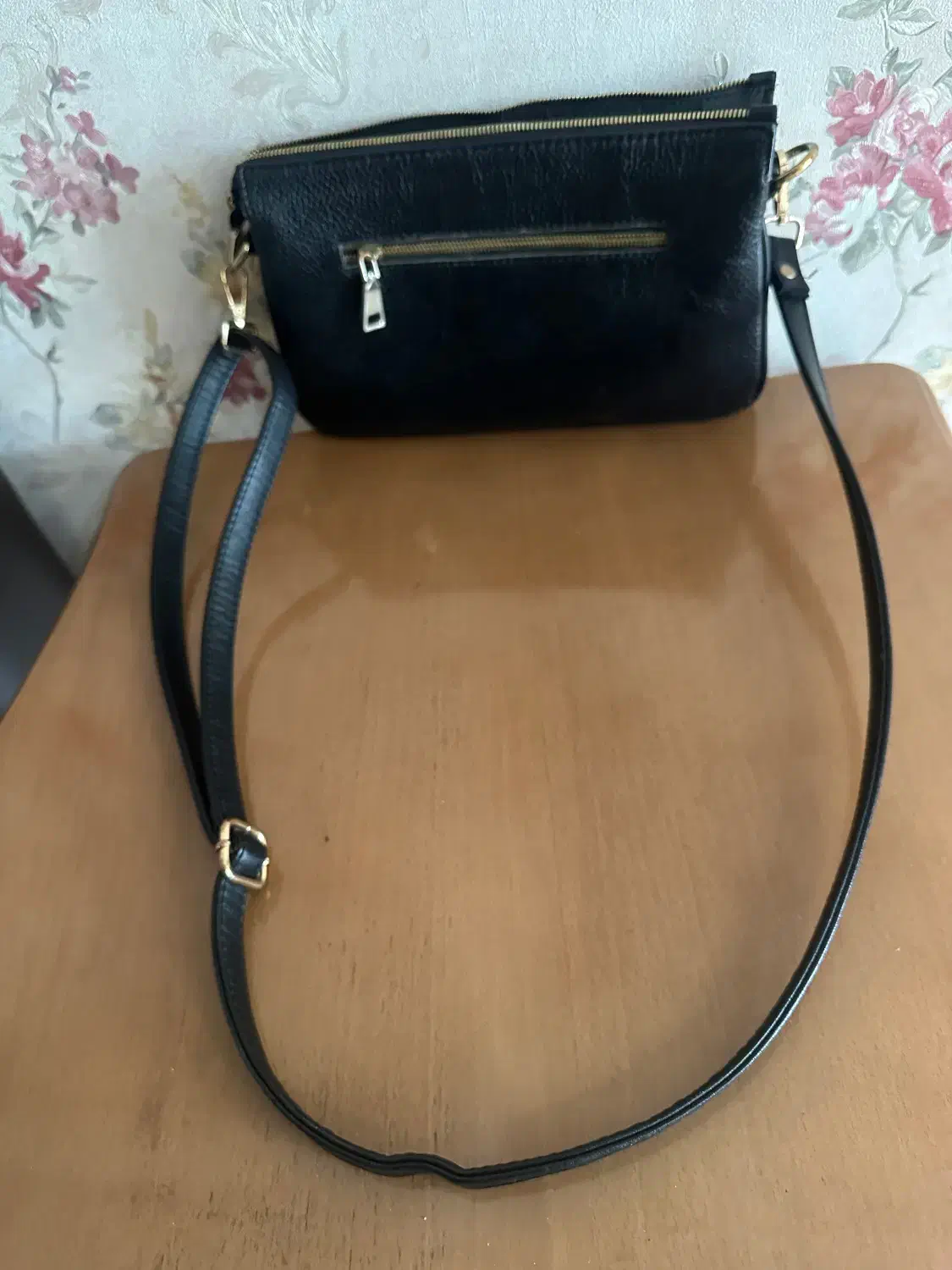 کیف چرم|کیف، کفش، کمربند|برخوار, |دیوار