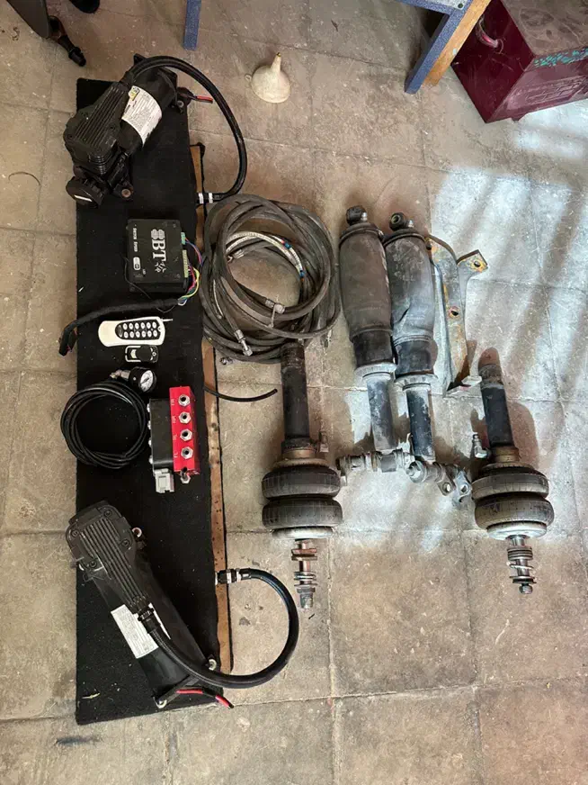 پنوماتیک دوموتور|قطعات یدکی و لوازم جانبی|شیراز, باهنر|دیوار