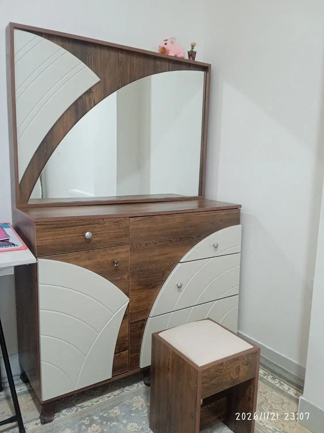 میز آرایش|آرایشگاه و سالن‌های زیبایی|سردشت, |دیوار