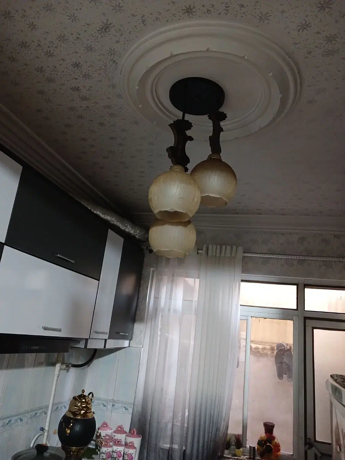 لوستر|لوستر و چراغ آویز|رشت, حمیدیان|دیوار