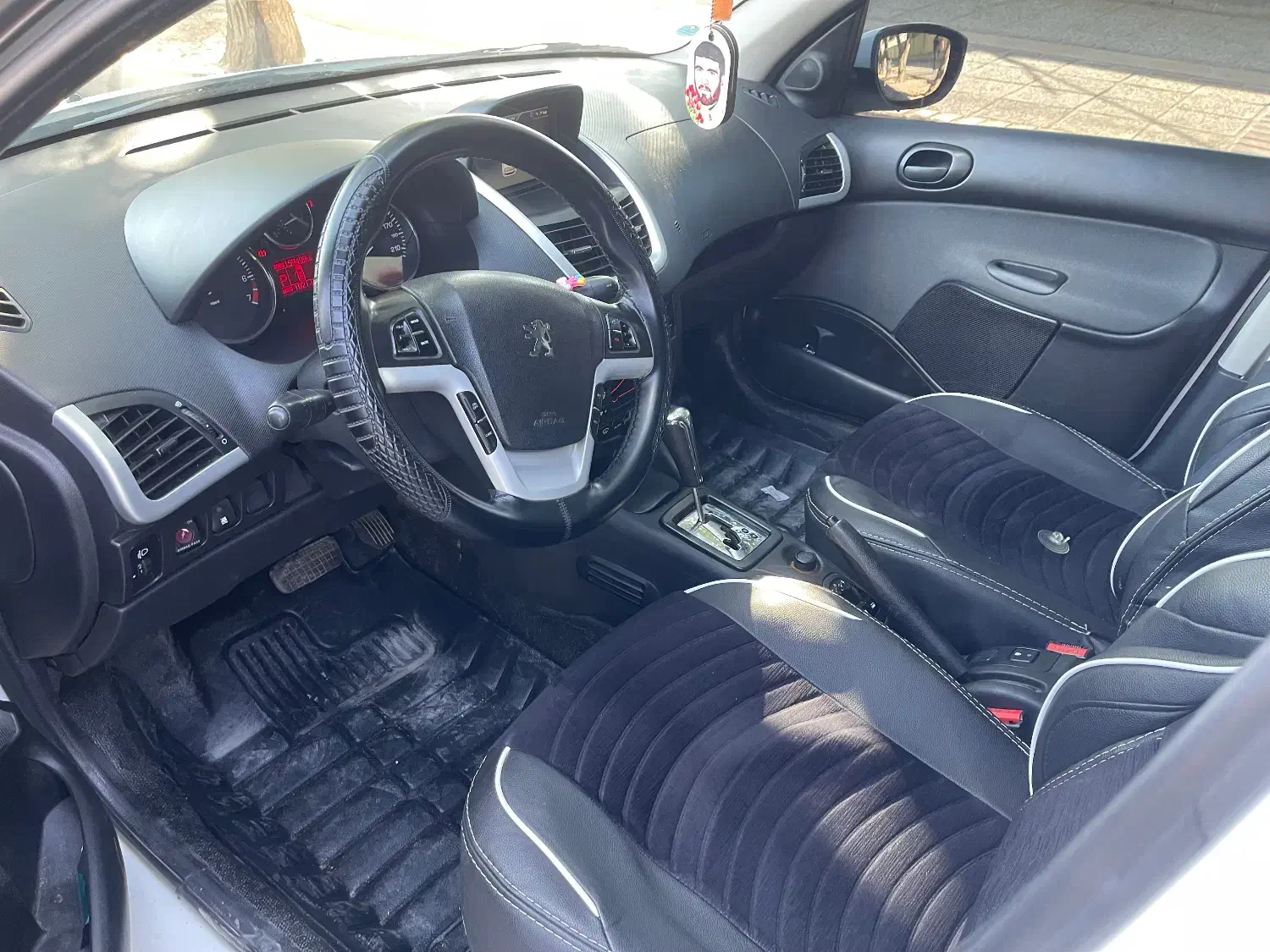 207اتوماتیک درجه یک|خودرو سواری و وانت|شیراز, جانبازان|دیوار