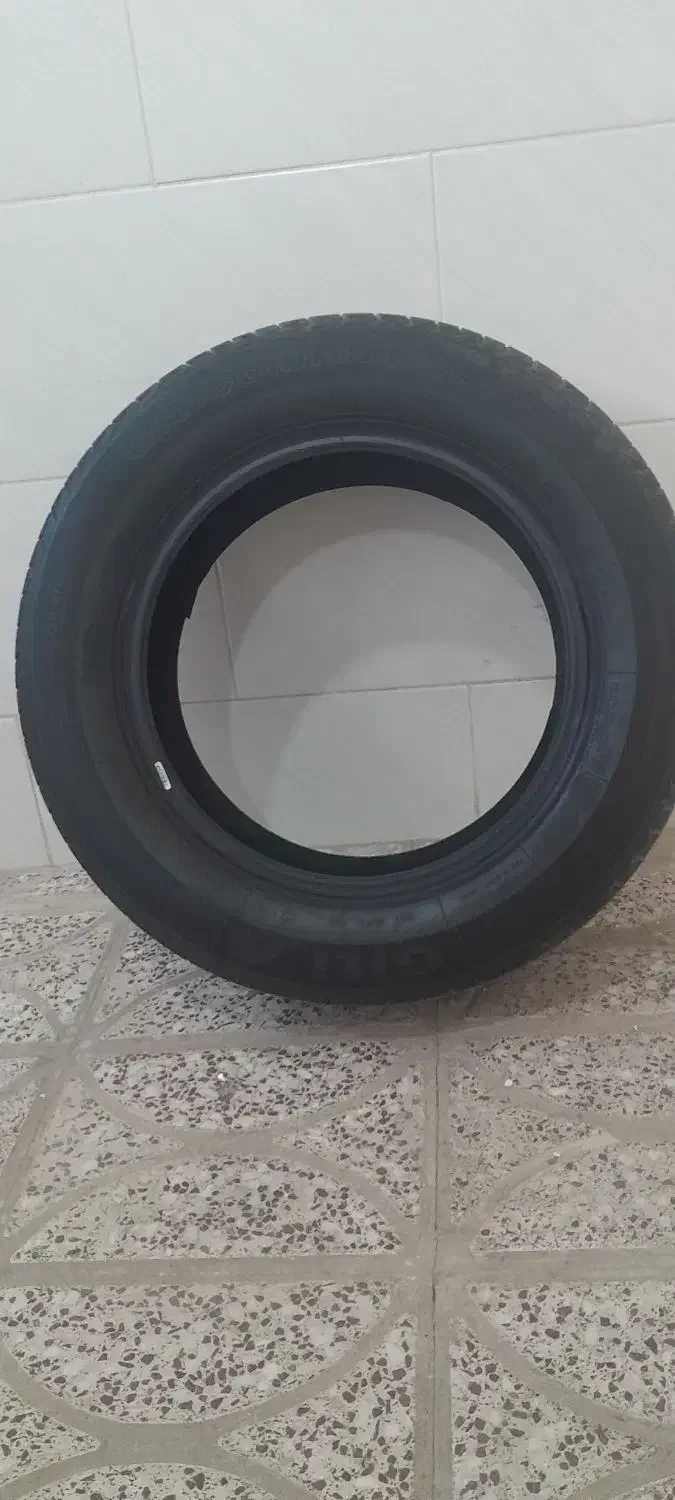 یک عدد لاستیک 225/65R17|قطعات یدکی و لوازم جانبی|شاهین‌شهر, شهرک میلاد|دیوار