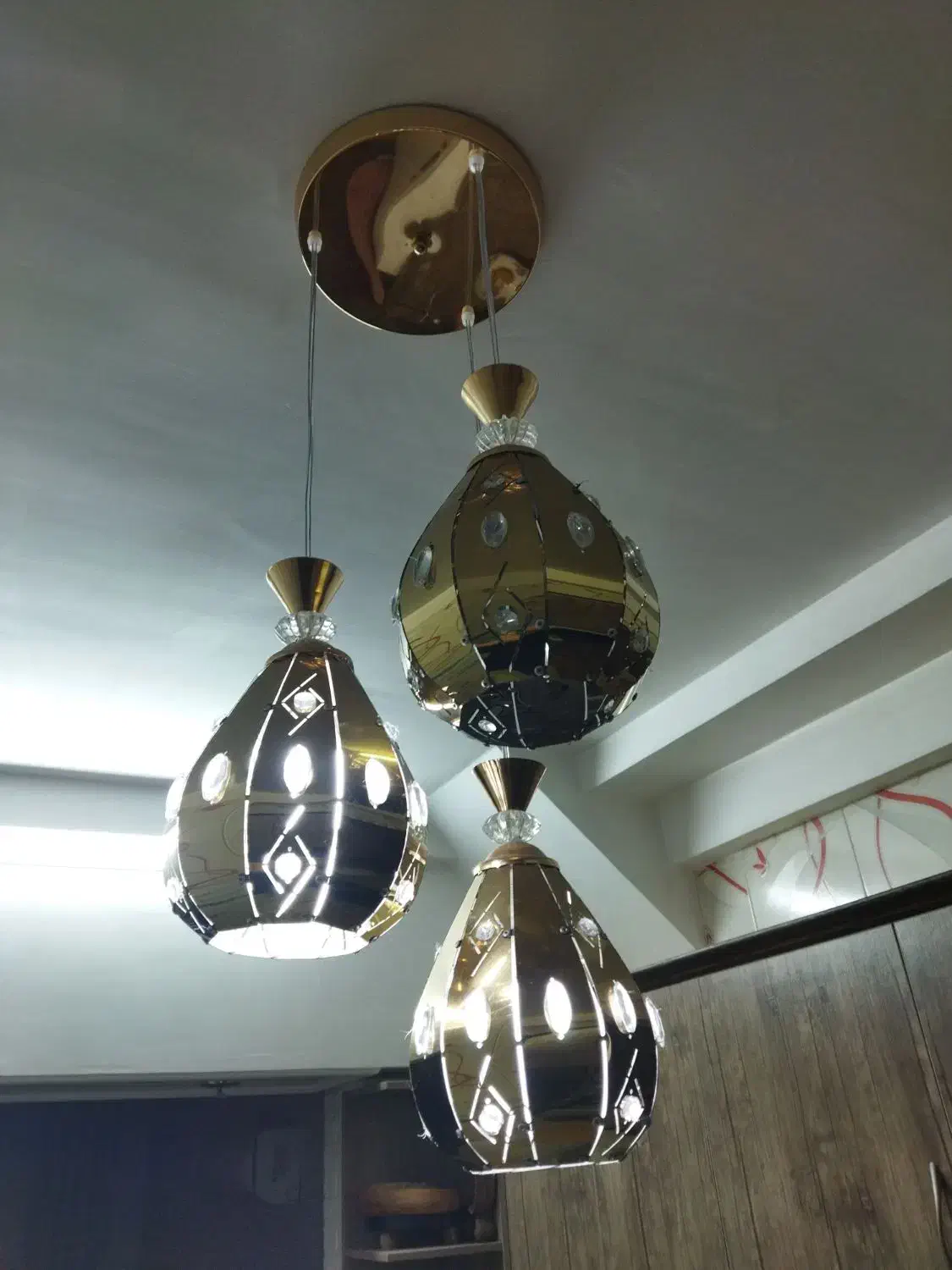 لوستر|لوستر و چراغ آویز|قم, بنیاد|دیوار