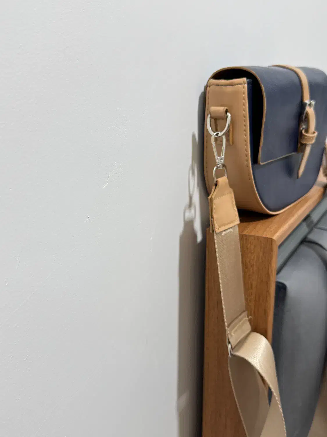 کیف چرم سورمه ای نو زنانه|کیف، کفش، کمربند|اهواز, پادادشهر|دیوار