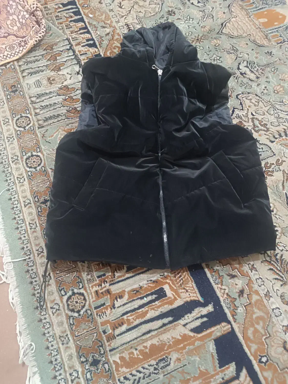 سلام پافر مشکی مناسب 13سال و یه سری لباس بچه گانه|کفش و لباس بچه|اهواز, آریاشهر|دیوار