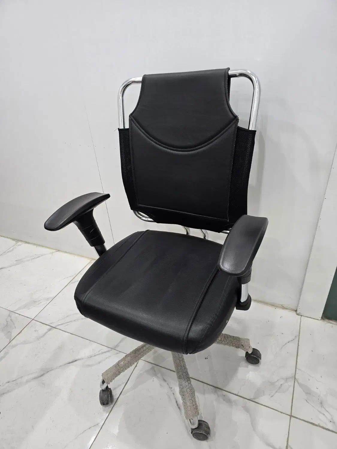 میز مدیریتی + صندلی + ترالی اتاق ویزیت (در حد نو)|مبلمان اداری|یزد, |دیوار