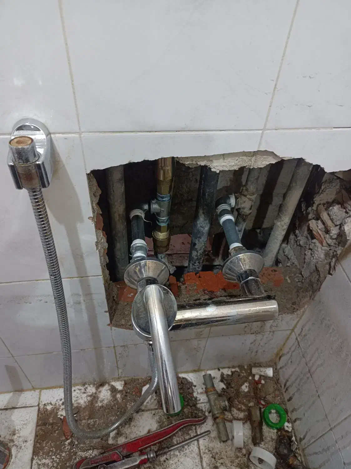 لوله کشی سرد و گرم فاضلاب تشخیص تعمیرات|خدمات پیشه و مهارت|کرج, عظیمیه|دیوار