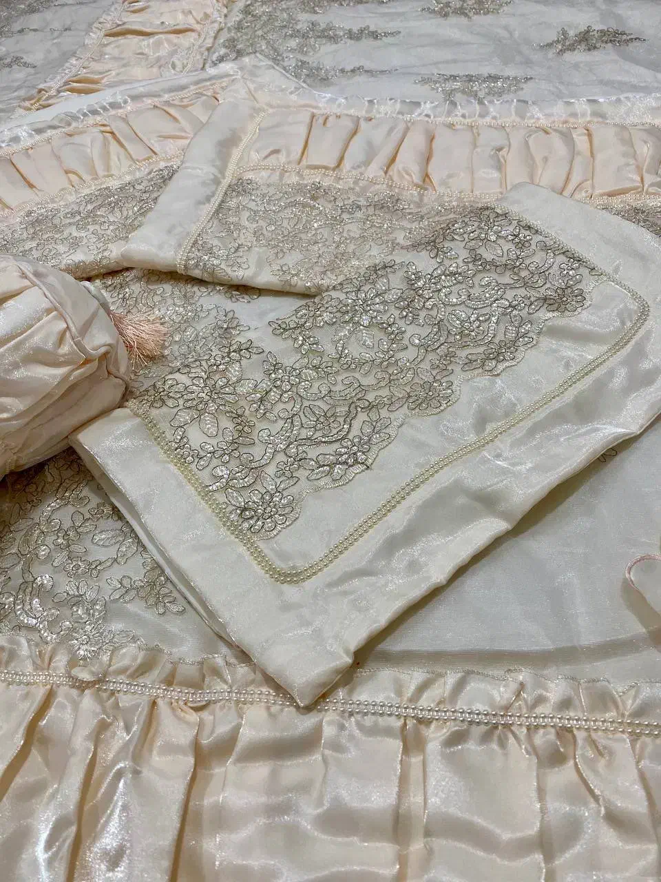 روتختی عروس|رختخواب، بالش، پتو|مشهد, انقلاب|دیوار