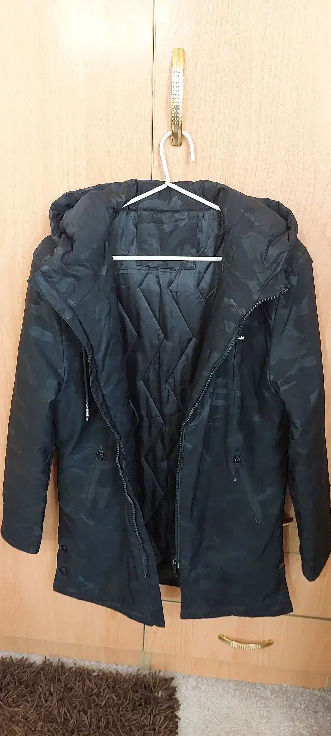 کاپشن|لباس|فولادشهر, B7|دیوار