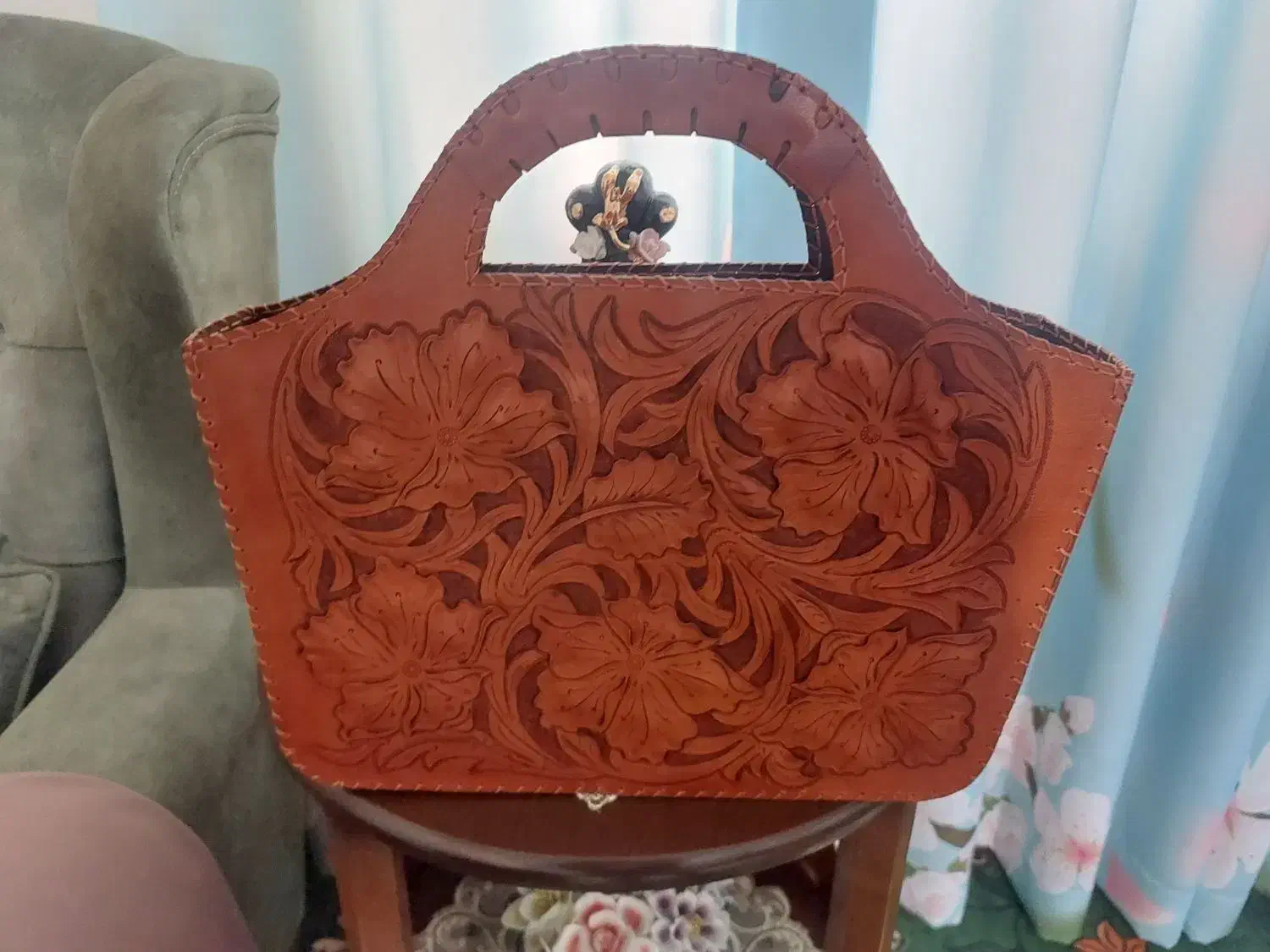 کیف|کیف، کفش، کمربند|کرج, ساسانی (قلمستان)|دیوار