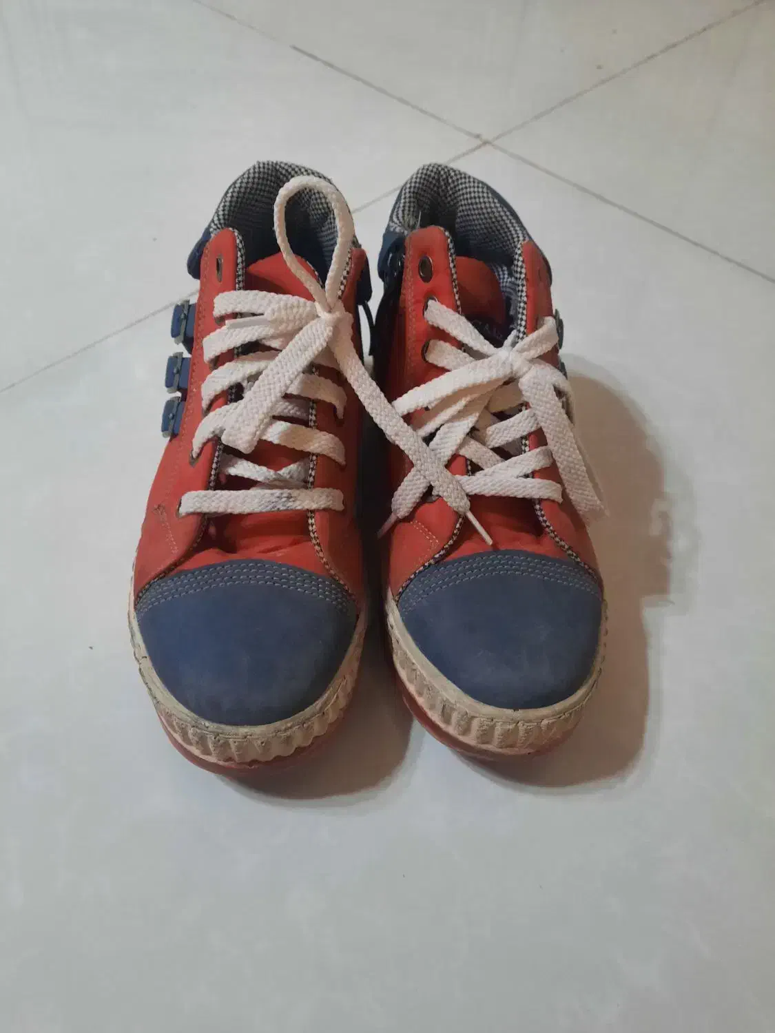 کتونی|کیف، کفش، کمربند|اراک, |دیوار