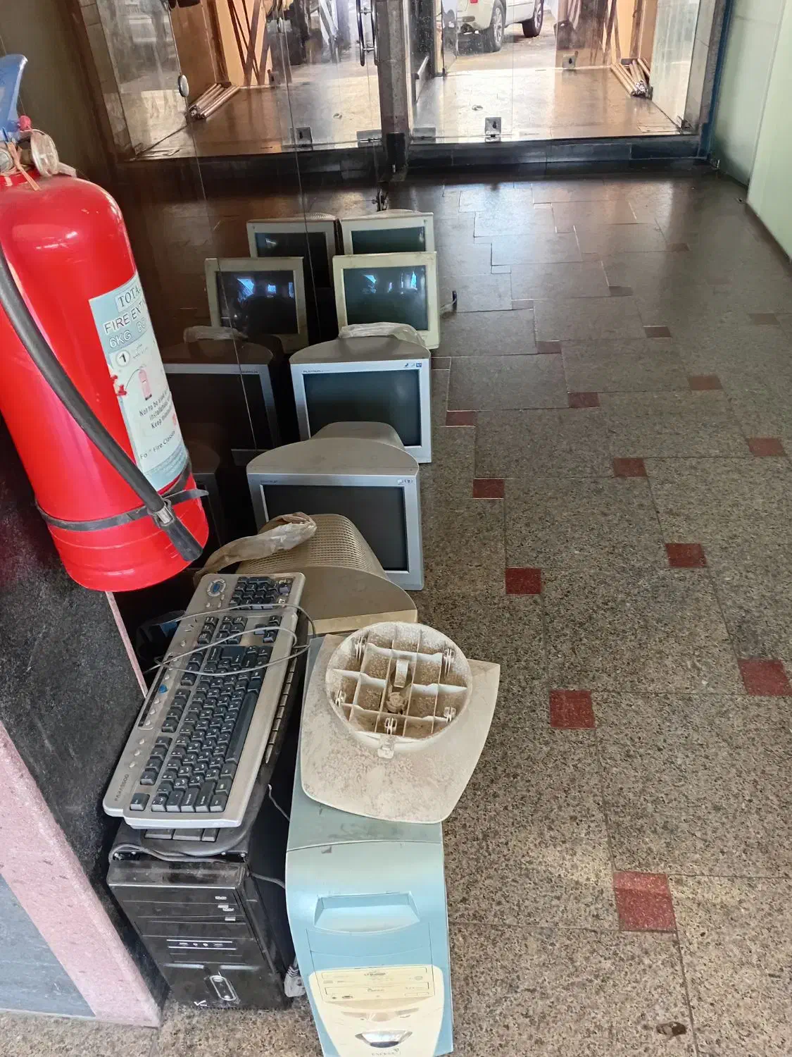 مانیتور و کیس و کیبرد|رایانه رومیزی|رشت, نامجو|دیوار