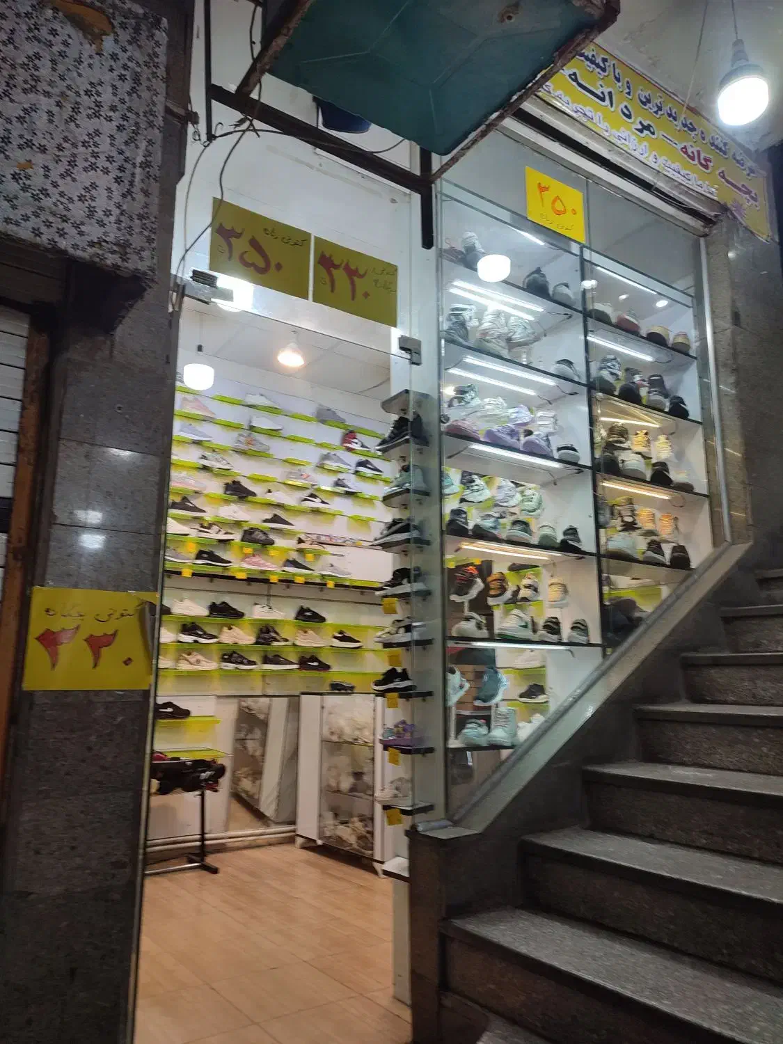 اجاره مغازه بازار بزرگ ری،روی پله ورودی|اجارهٔ مغازه و غرفه|ری, سرتخت|دیوار