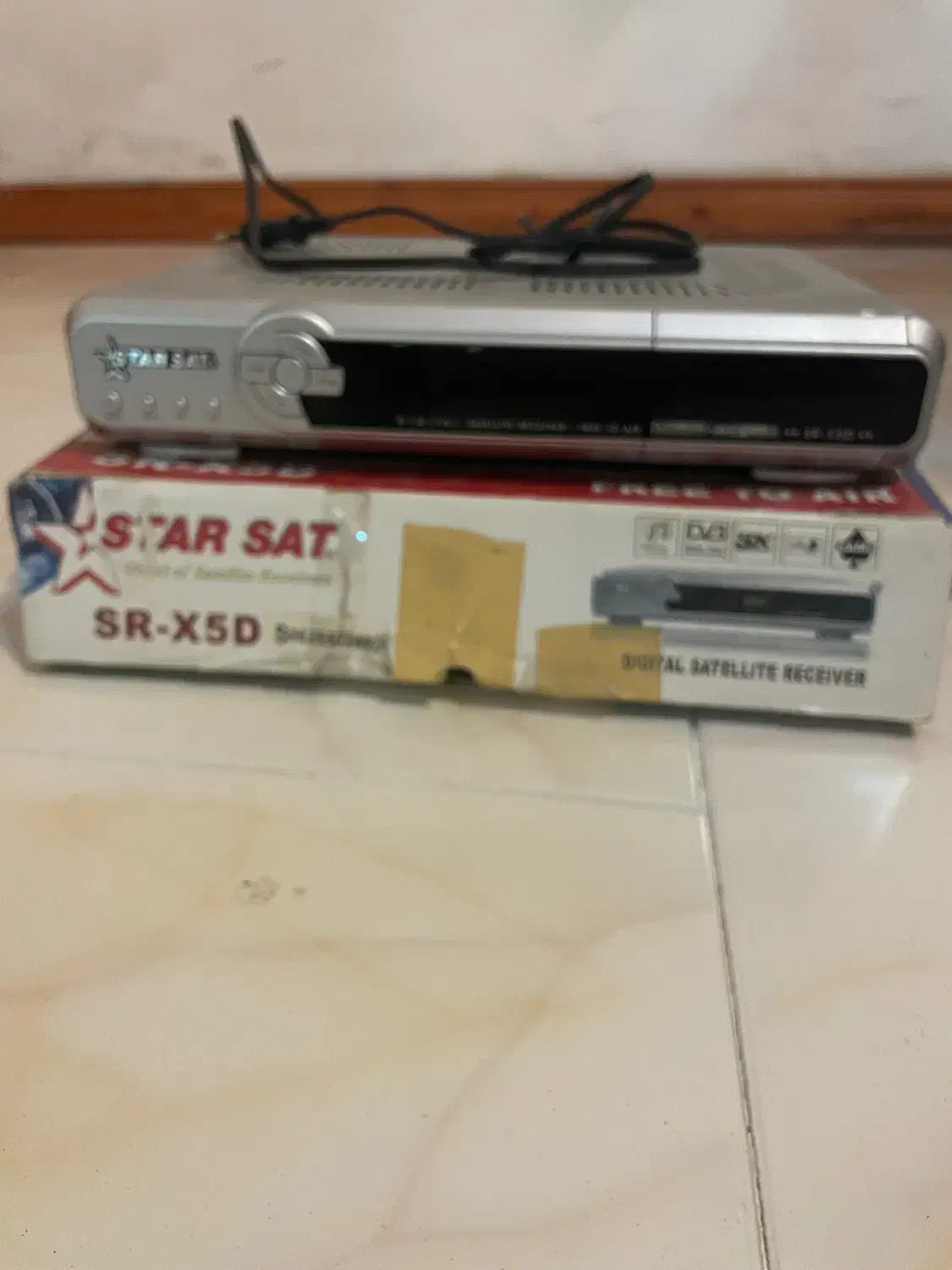 گیرنده دیجیتال|صوتی و تصویری|چمستان, |دیوار