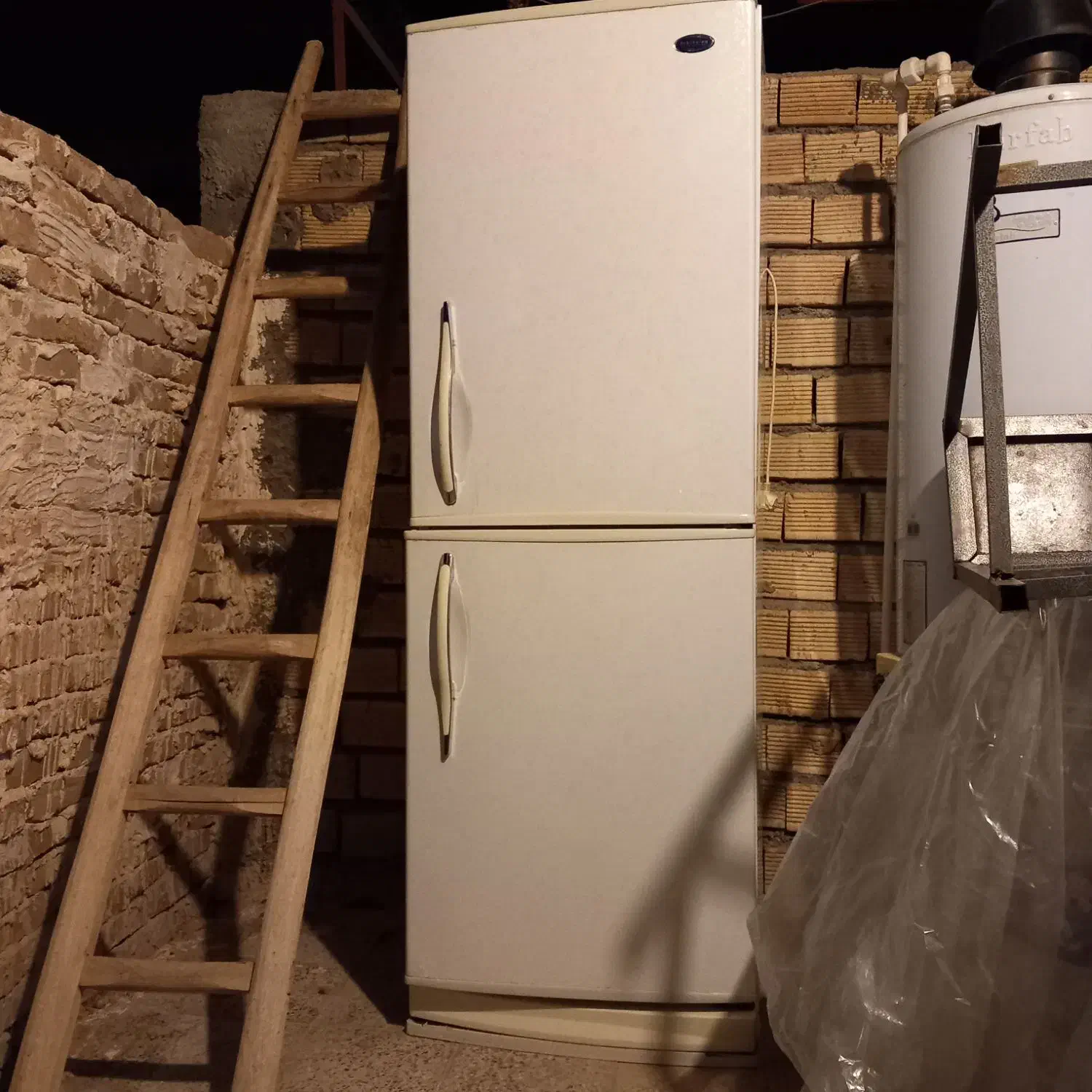 یخچال فریزرسالم وبدون ایراد. قیمت تخفیف پای مامله|یخچال و فریزر|سیلاخور, |دیوار