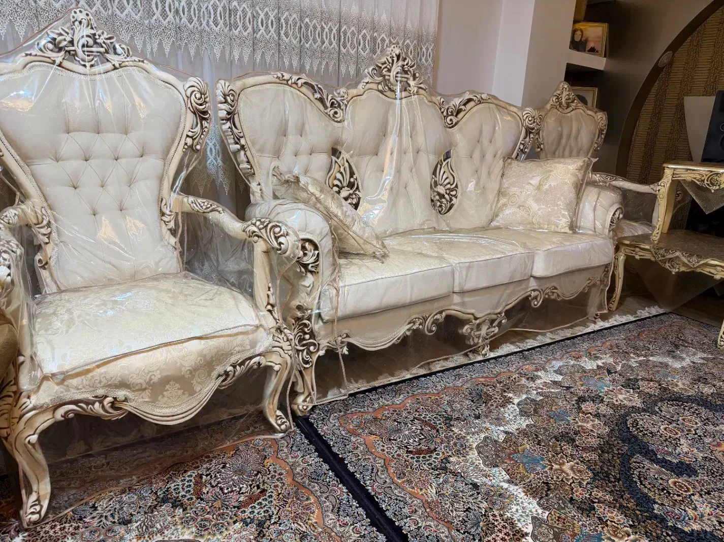 مبل کلاسیک بهمراه میز ناهار خوری|مبلمان خانگی و میز عسلی|قائم‌شهر, |دیوار