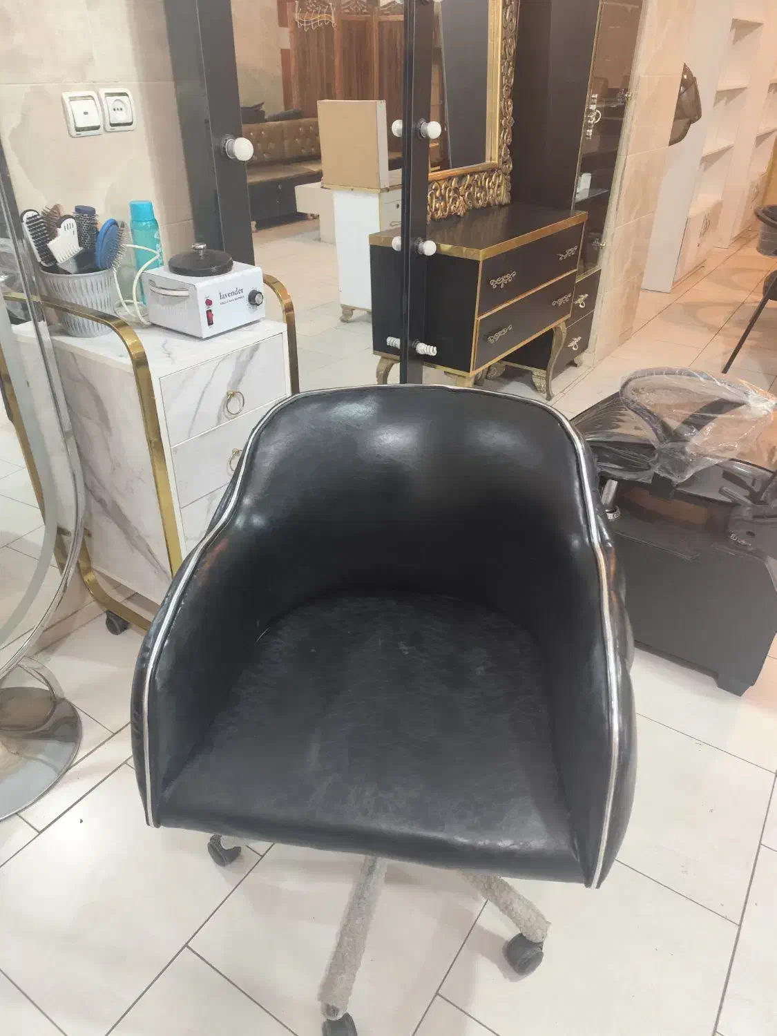 فروش وسایل ارایشی در حد نو با قیمت مناسب|آرایشگاه و سالنهای زیبایی|کرج, بنیاد|دیوار