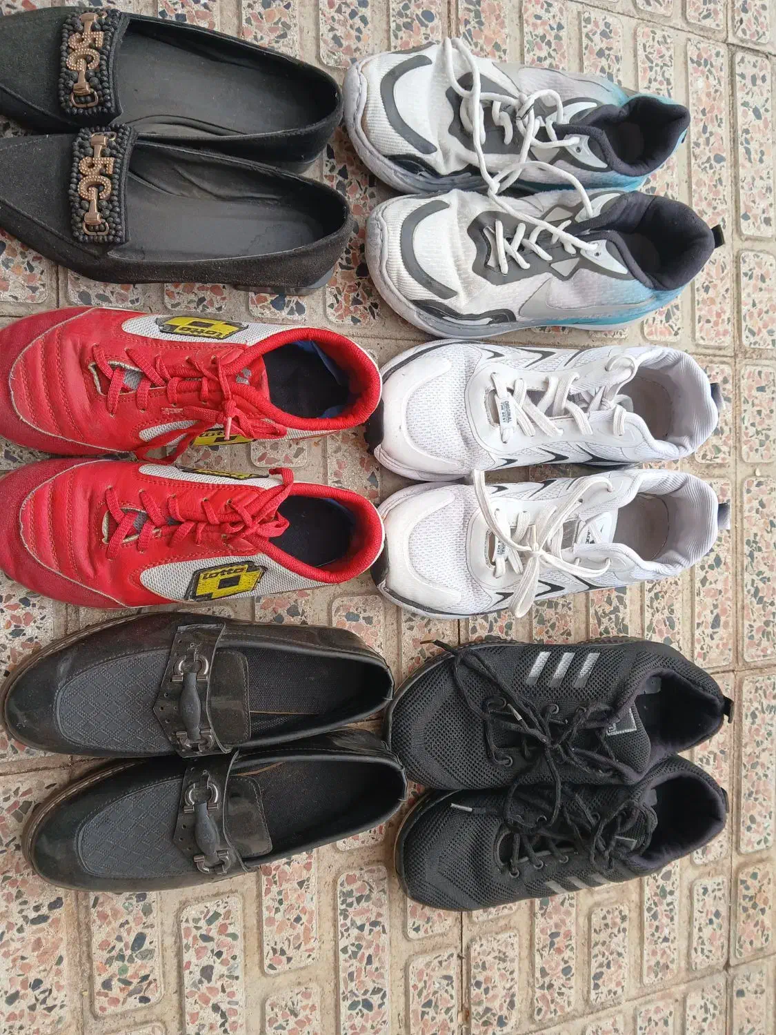 کفش|کیف، کفش، کمربند|خوی, |دیوار