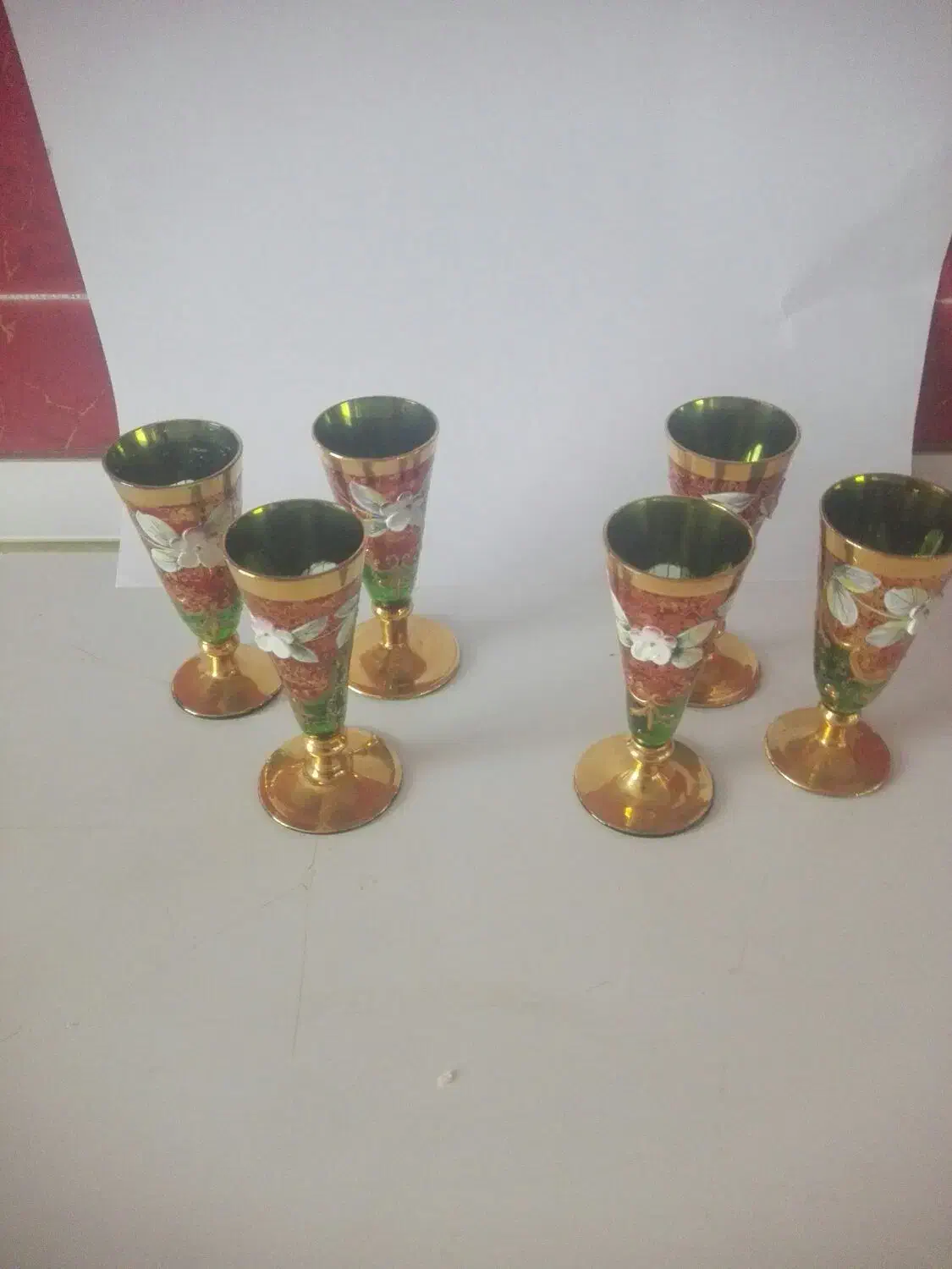 یک دست لیوان کوچک گل برجسته کهنه|کلکسیون اشیاء عتیقه|اردبیل, |دیوار