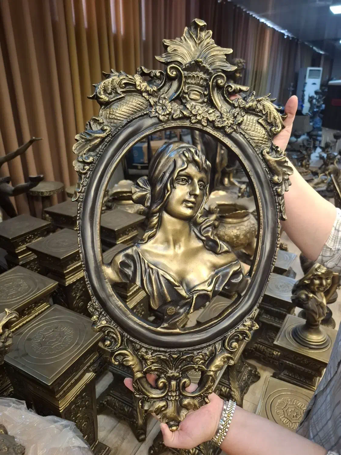 تندیس برنز کاری فاخر و هدیه‌ای ناب|مجسمه، تندیس، ماکت|ارومیه, |دیوار