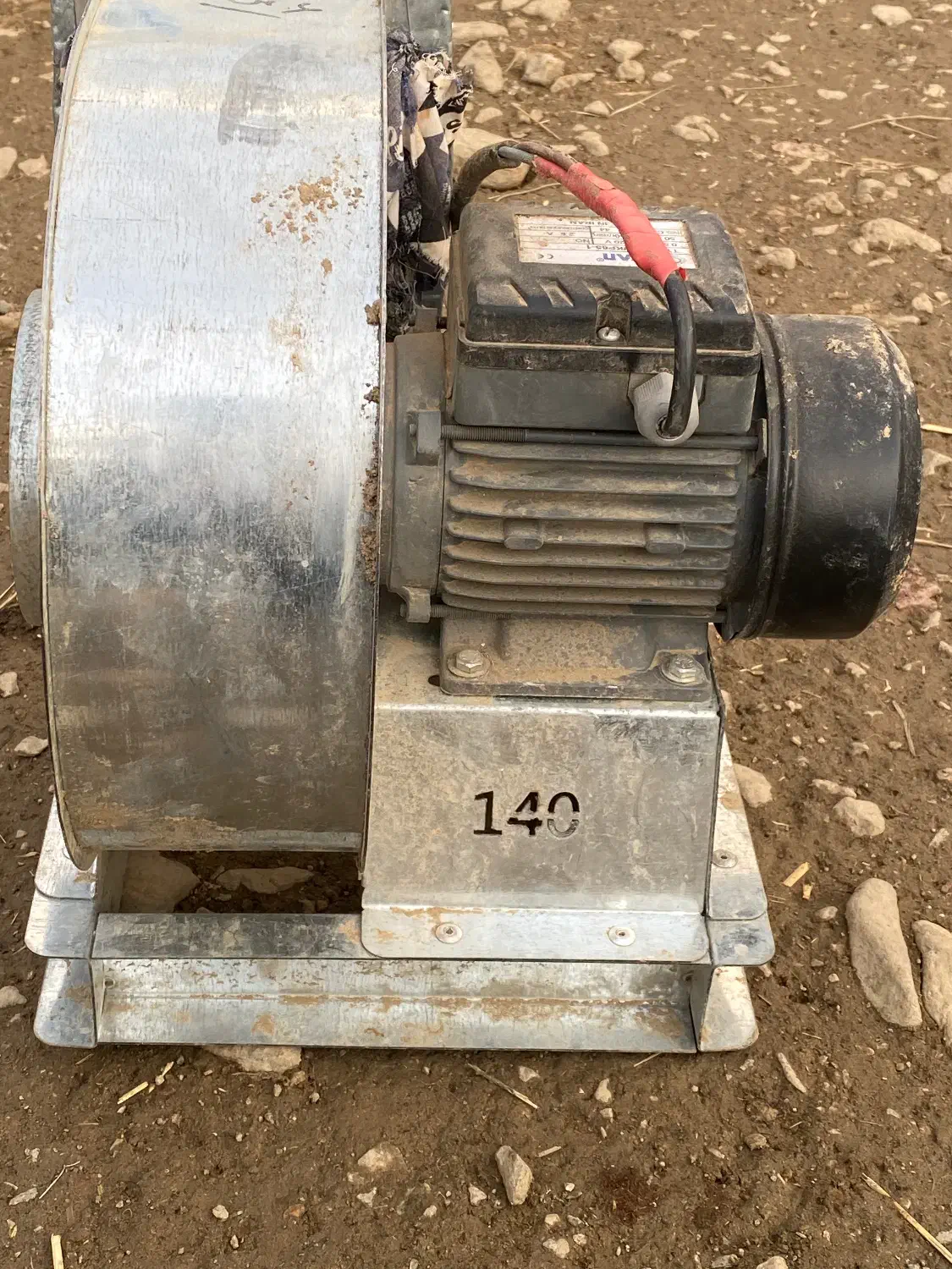 هوا کش قویی نو|پنکه و تصفیه‌کنندهٔ هوا|انزل, |دیوار