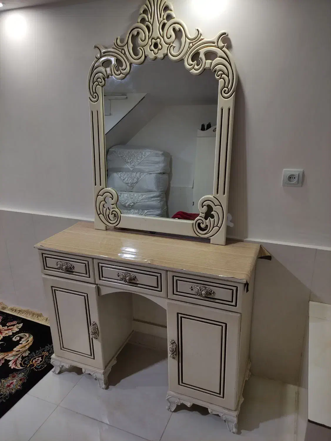 آینه دلاور|آینه|تربت‌حیدریه, اندیشه|دیوار