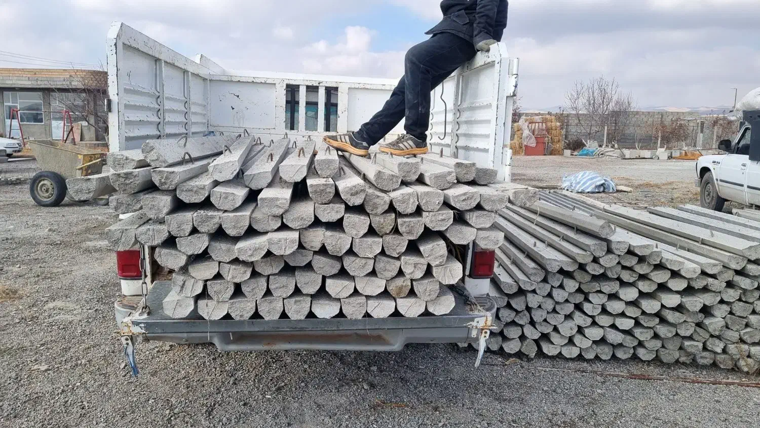 پایه بتنی فنس کشی باغ|مصالح و تجهیزات ساختمان|سراب, |دیوار