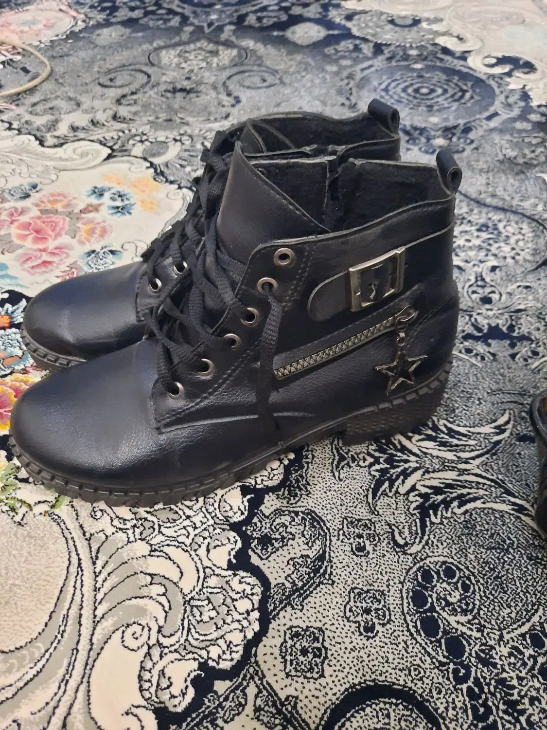 کفش مجلسی|کیف، کفش، کمربند|تربت جام, جامرود|دیوار