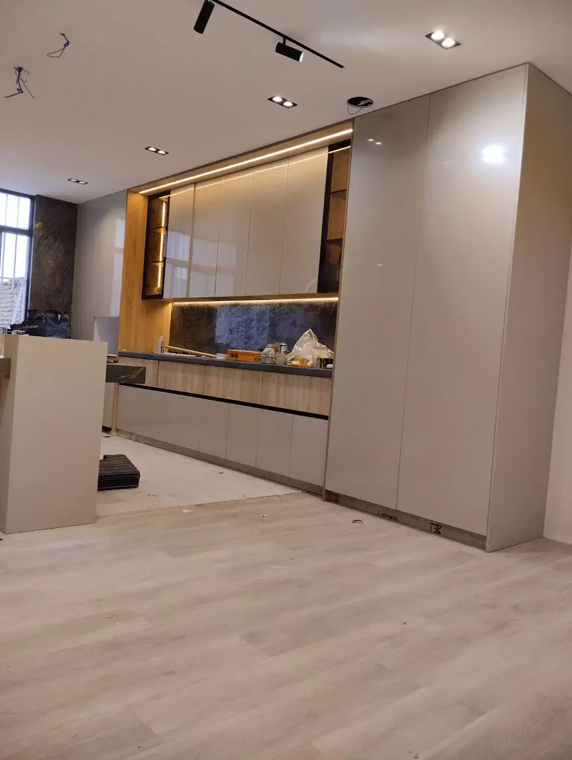 نصاب کابینت و قرنیز نبشی|خدمات پیشه و مهارت|گرگان, |دیوار