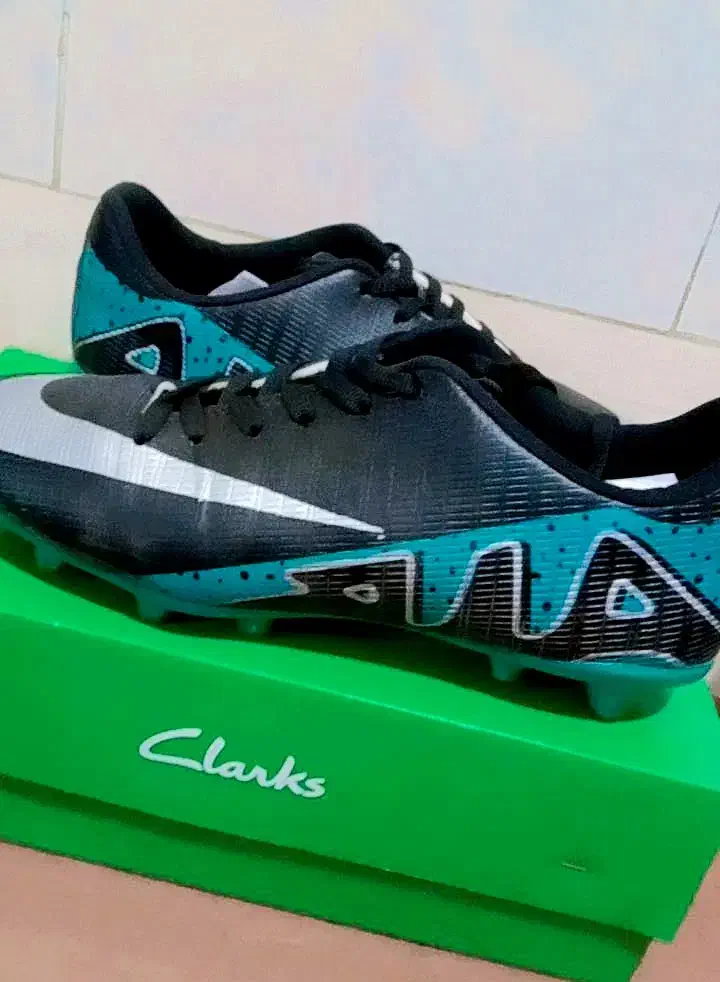 کفش چمن استوک سایز 42 و 43|کیف، کفش، کمربند|قم, علی آباد سعدگان|دیوار