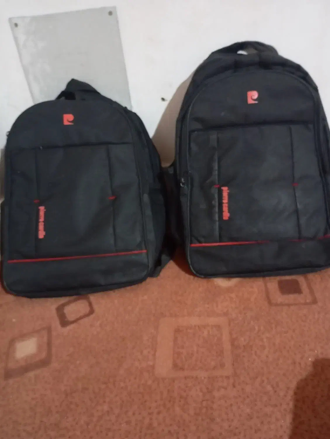 کیف مدرسه|کیف، کفش، کمربند|کاشان, کارگر|دیوار