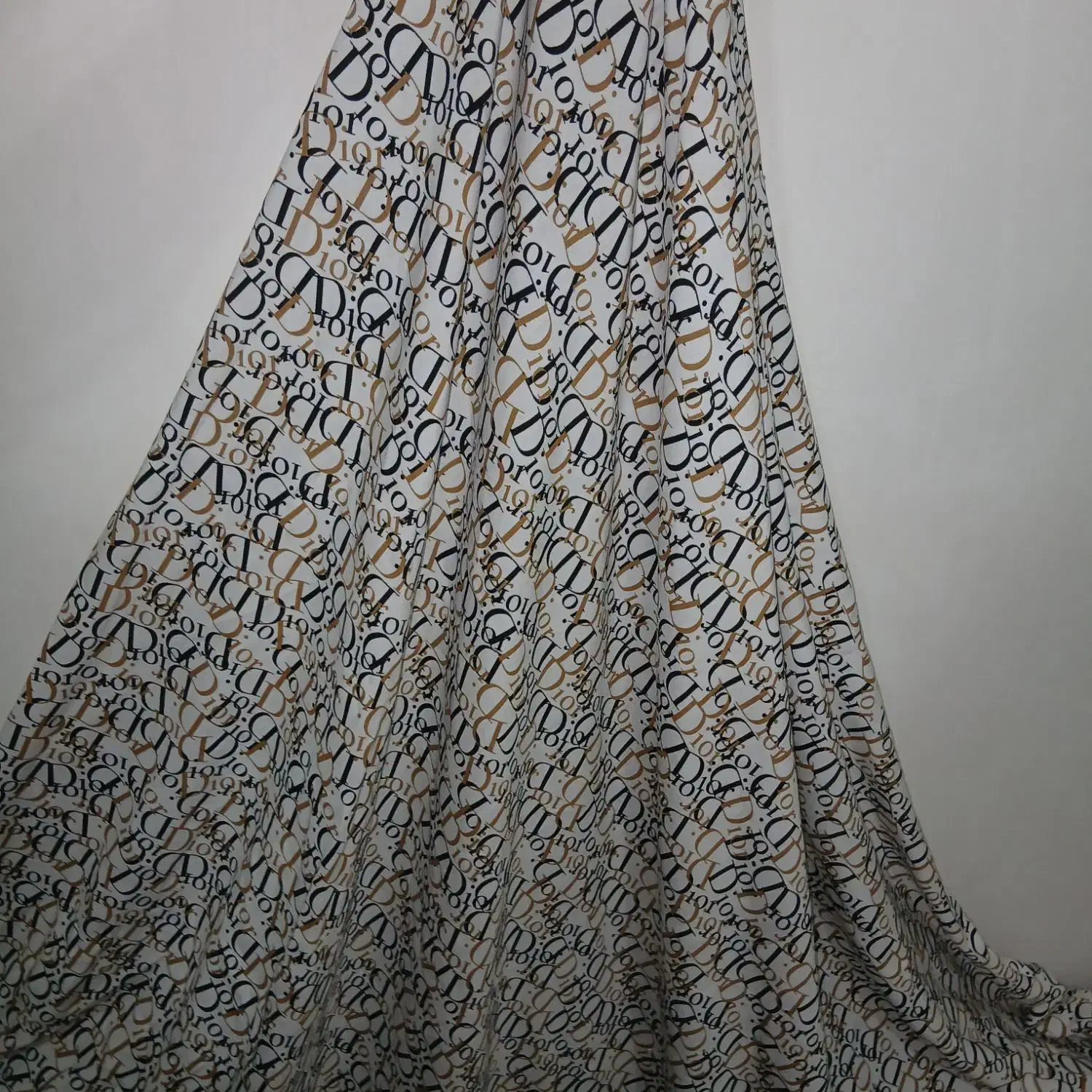 فروش انواع پارچه های نخی گرم بالا|لباس|بوکان, |دیوار