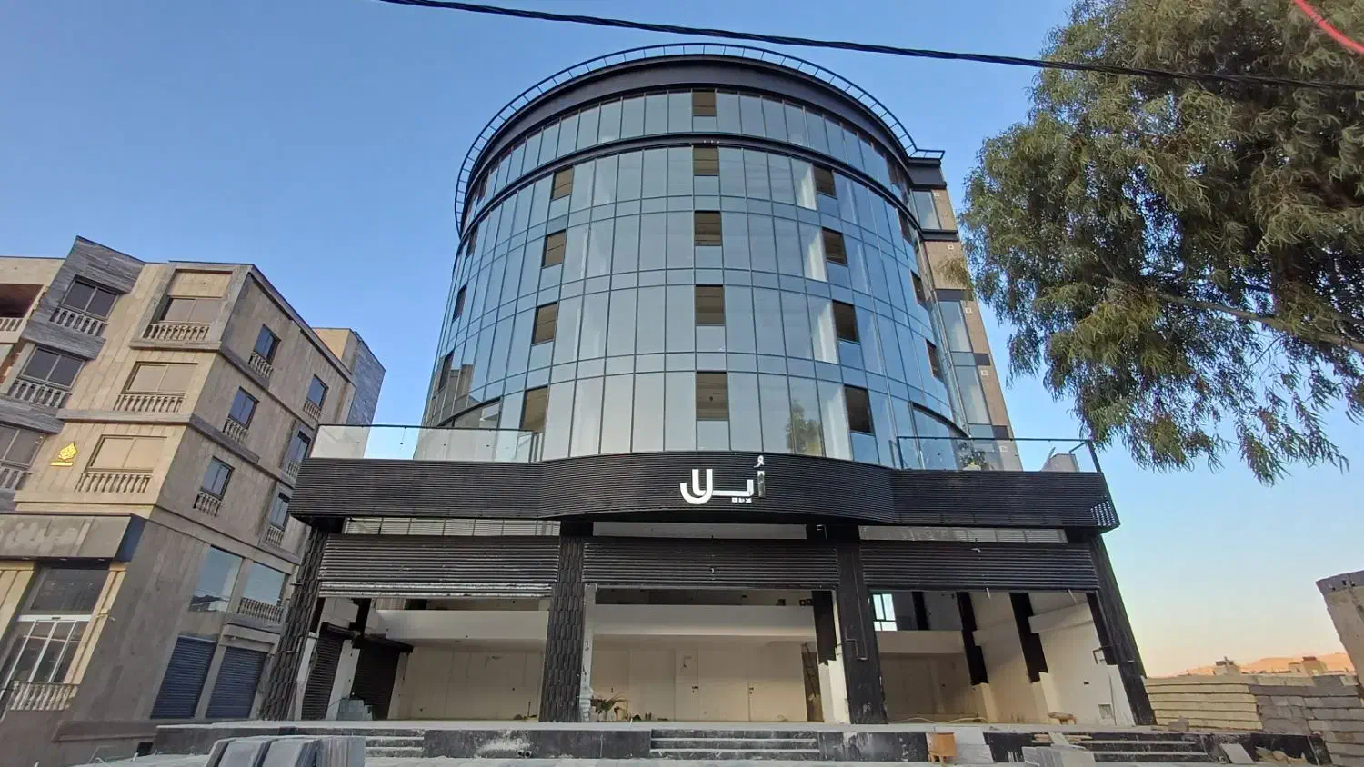 درب و کرکره برقی.شیشه سکوریت . احدرهبر|مصالح و تجهیزات ساختمان|شیراز, شهرک صنعتی شیراز|دیوار